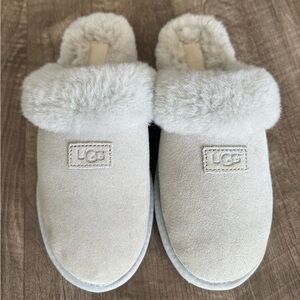 UGG Cozy Suede Slipper with Shearling Women’s Shoes 8M LIGHT GREY